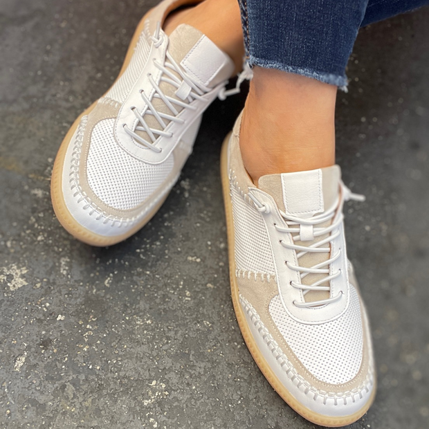 <h4>STEP INTO ANITA!</h4>