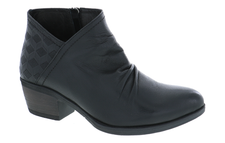 Black / 39 (US 8-8.5)